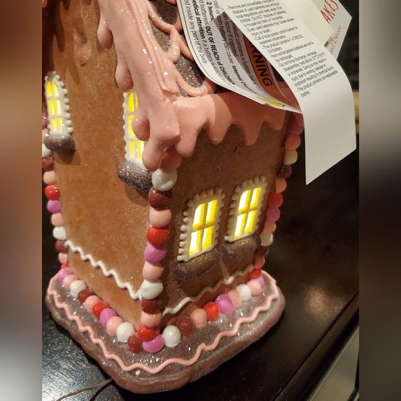 Valentines Gingerbread House-NWT - Picture 3 of 8